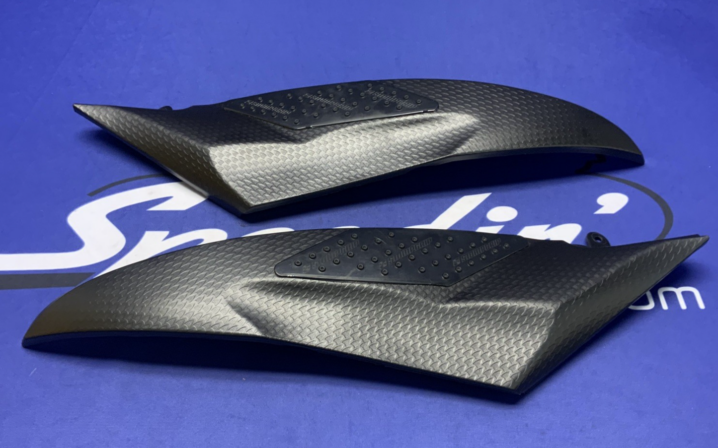 ZXMT Tank Trim Set W/ Stomp Grip Tank Grips YZF-R6 2006-2007 XM23-068