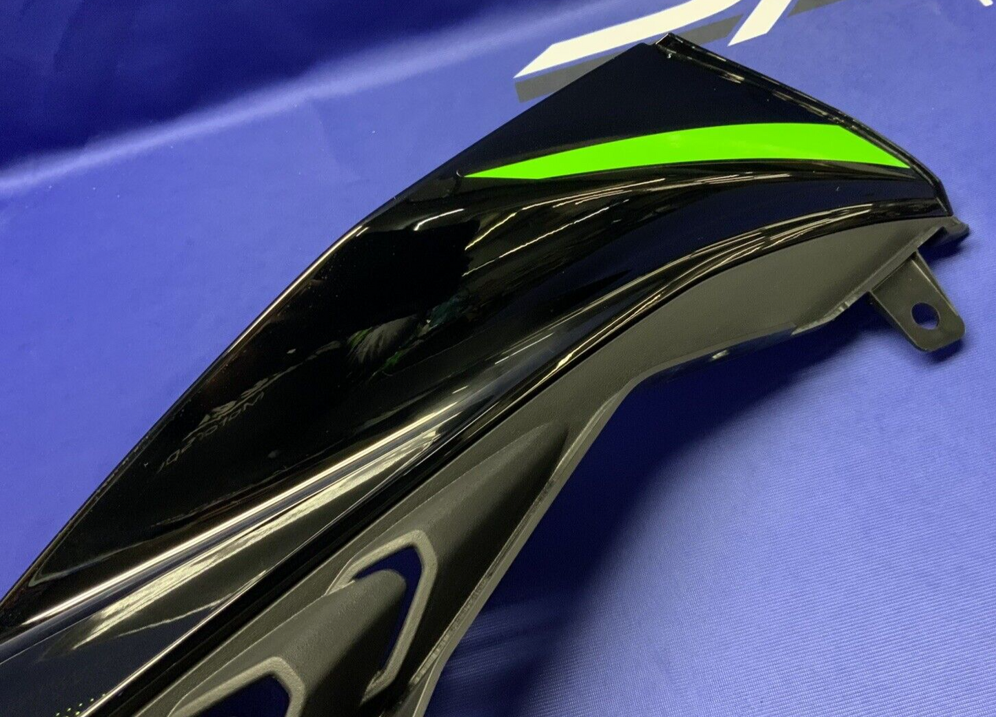 Kawasaki Right Tank Fairing ZX-4R/RR 2023-2025 OEM 14093-0963-H8