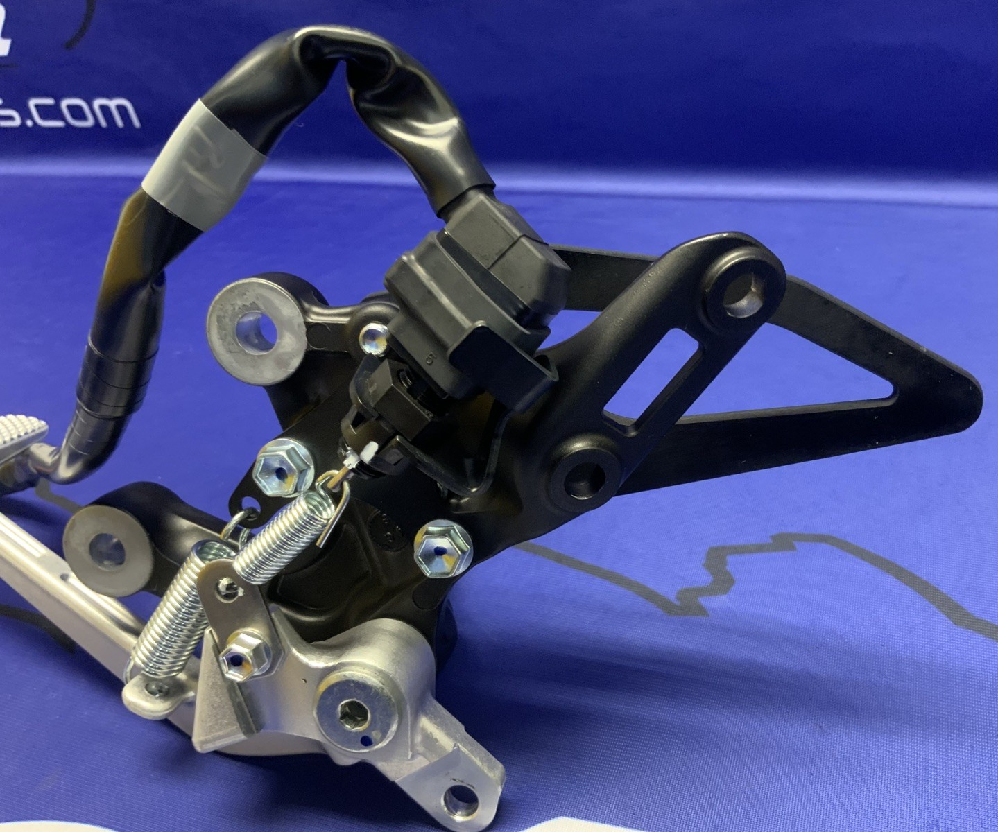 Yamaha Right Rear Set Bracket YZF-R9 2025 OEM BEA-27443-00-00