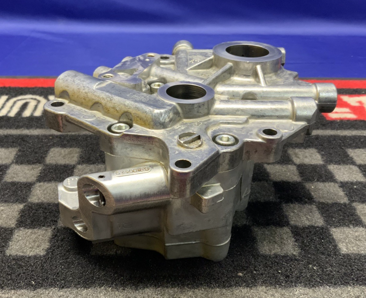 H-D Cam Shaft Support Plate W/ Oil Pump Assy Ultra Limited 2018-24 OEM 25400133