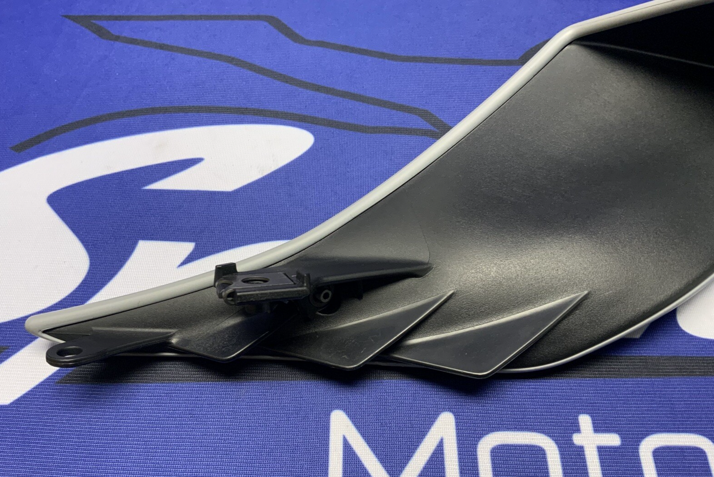 Yamaha Right Tail Fairing (Gray & Blue) YZF-R6 2017-2024 OEM BN6-W2172-50-P5