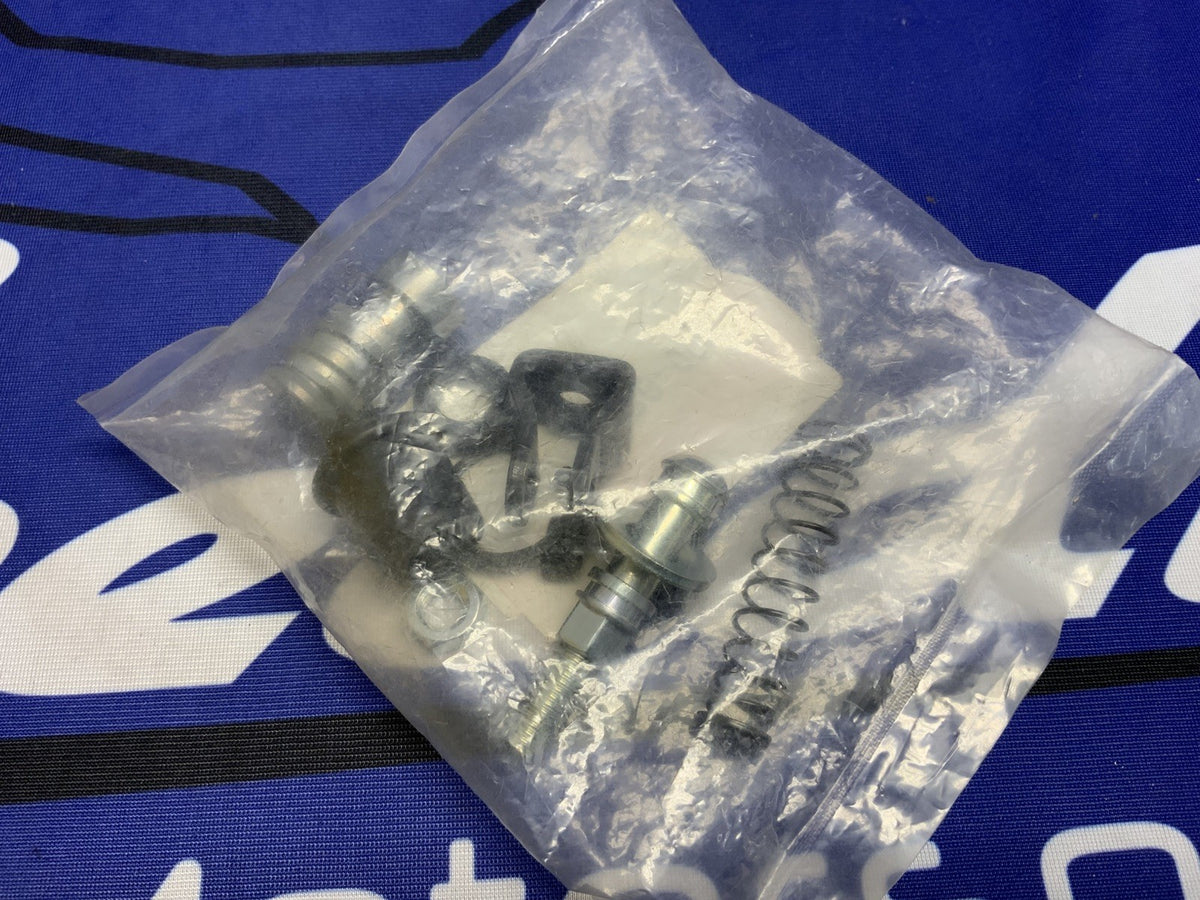 Honda Rear Brake Master Cylinder Piston Set VFR800FI 98-01 OEM 43520-MBG-006