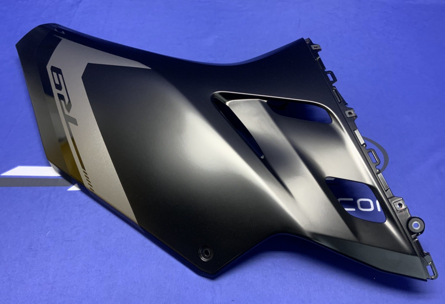 Yamaha Right Fairing (Black) YZF-R9 2025 OEM BKN-Y283V-10-P1