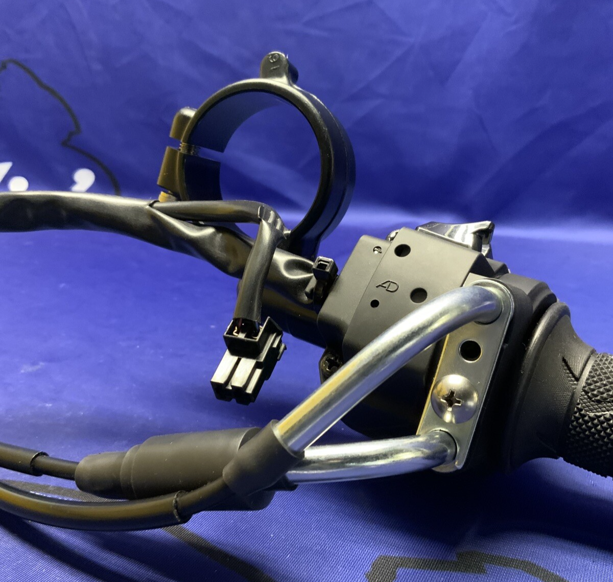 Suzuki Right Handlebar Assy W/Switches GSXR-600/750,2011-2024 OEM 37200-47H30