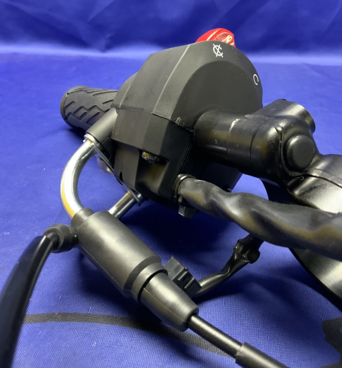 Suzuki Right Handlebar Assy W/Switches GSXR-600/750,2011-2024 OEM 37200-47H30