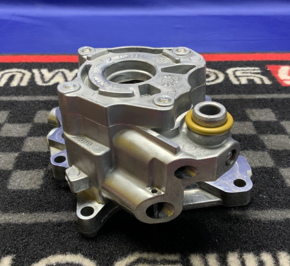 H-D Cam Shaft Support Plate W/ Oil Pump Assy Ultra Limited 2018-24 OEM 25400133