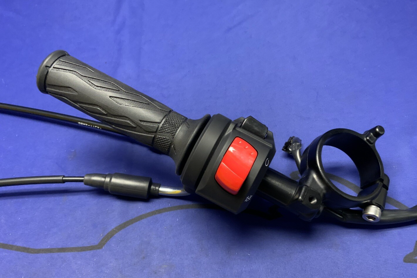Suzuki Right Handlebar Assy W/Switches GSXR-600/750,2011-2024 OEM 37200-47H30