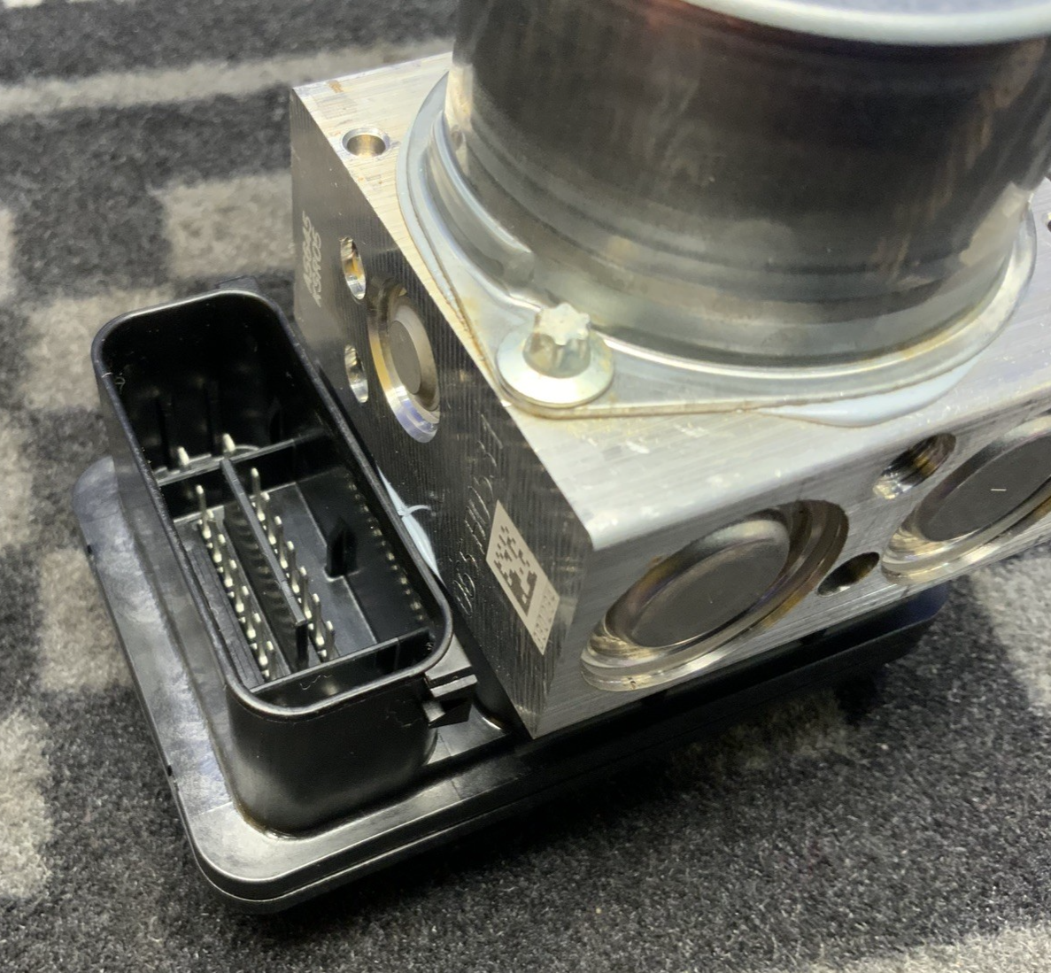 Yamaha ABS Pump Module Unit YZF-R6 2017-2024 OEM BN6-85930-09-00