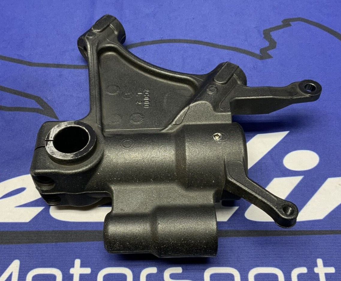 Yamaha Lower Fork Lugs YZF-R6 2016 OEM 2CX-23102-00-00, 2CX-23103-00-00