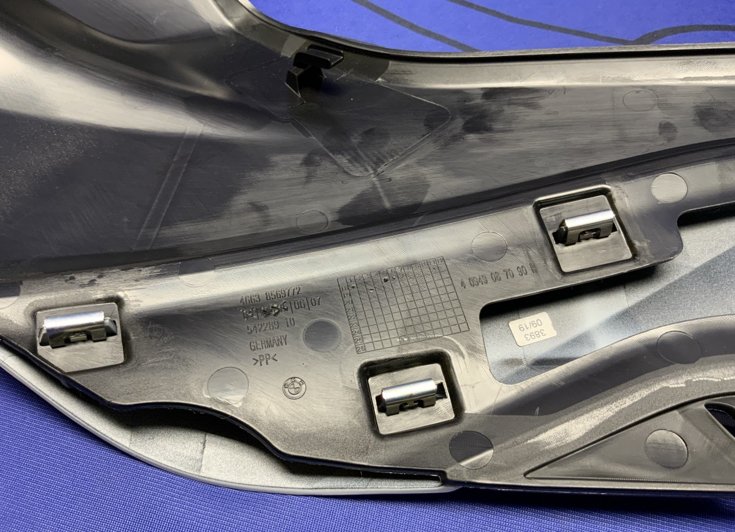 BMW Right Tank Fairing (Black & White) S1000RR 2020-2023 OEM 46638569772