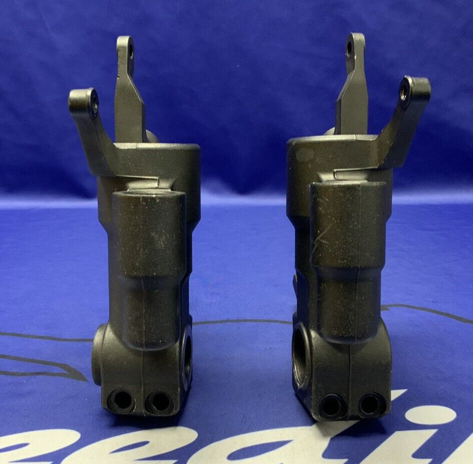 Yamaha Lower Fork Lugs YZF-R6 2016 OEM 2CX-23102-00-00, 2CX-23103-00-00