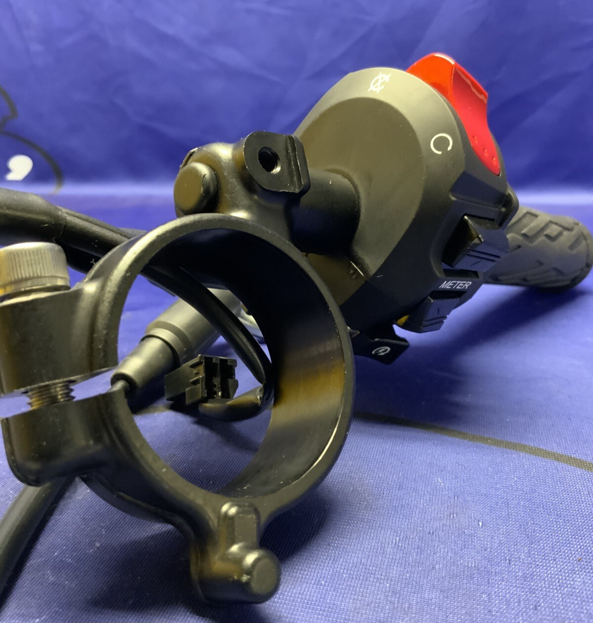 Suzuki Right Handlebar Assy W/Switches GSXR-600/750,2011-2024 OEM 37200-47H30