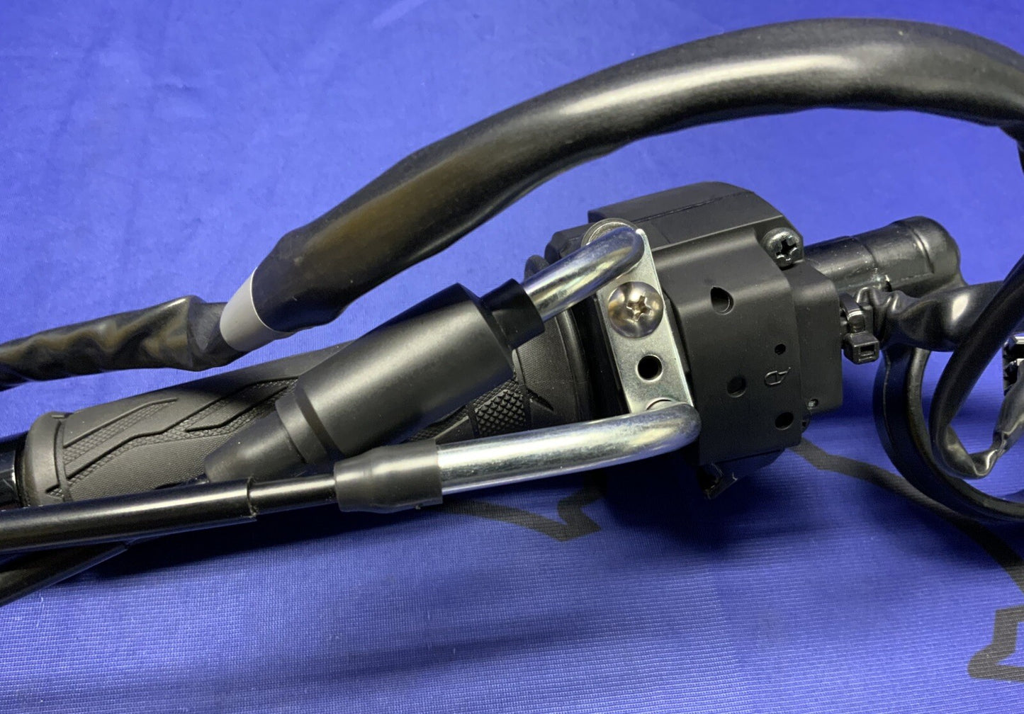 Suzuki Right Handlebar Assy W/Switches GSXR-600/750,2011-2024 OEM 37200-47H30
