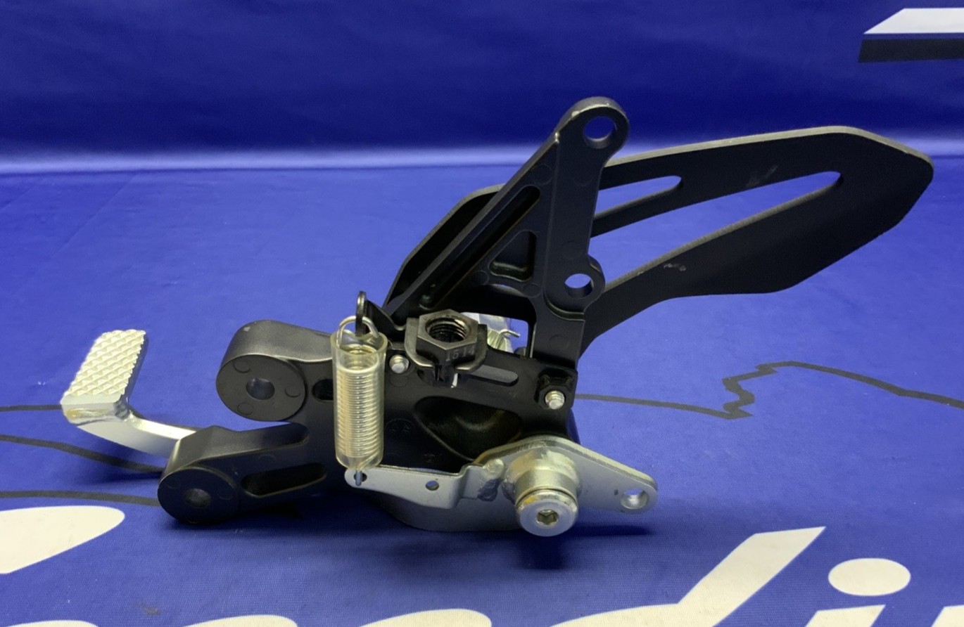 Yamaha Right Rear Set YZF-R7 2022-2025 OEM BEB-27443-00-00
