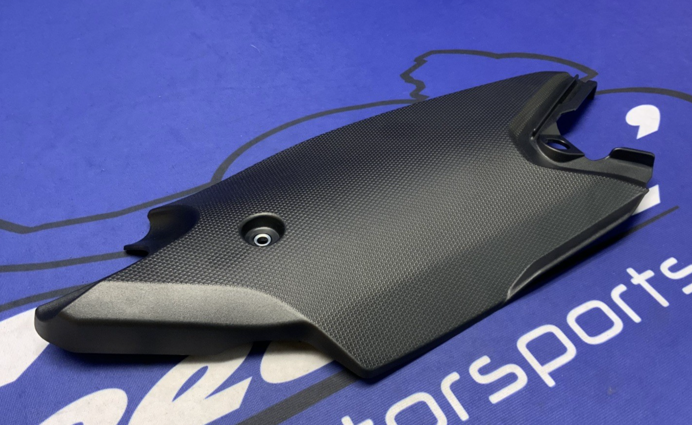 Yamaha Right Tank Cover (Black) YZF-R9 2025 OEM BKN-2171M-00-00