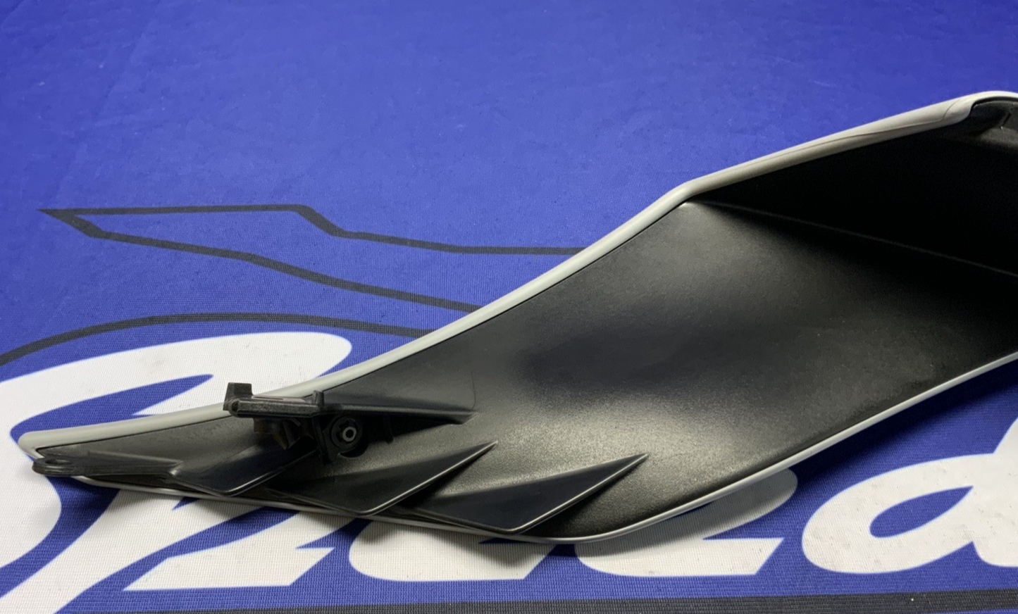 Yamaha Right Tail Fairing (Gray & Blue) YZF-R6 2017-2024 OEM BN6-W2172-50-P5