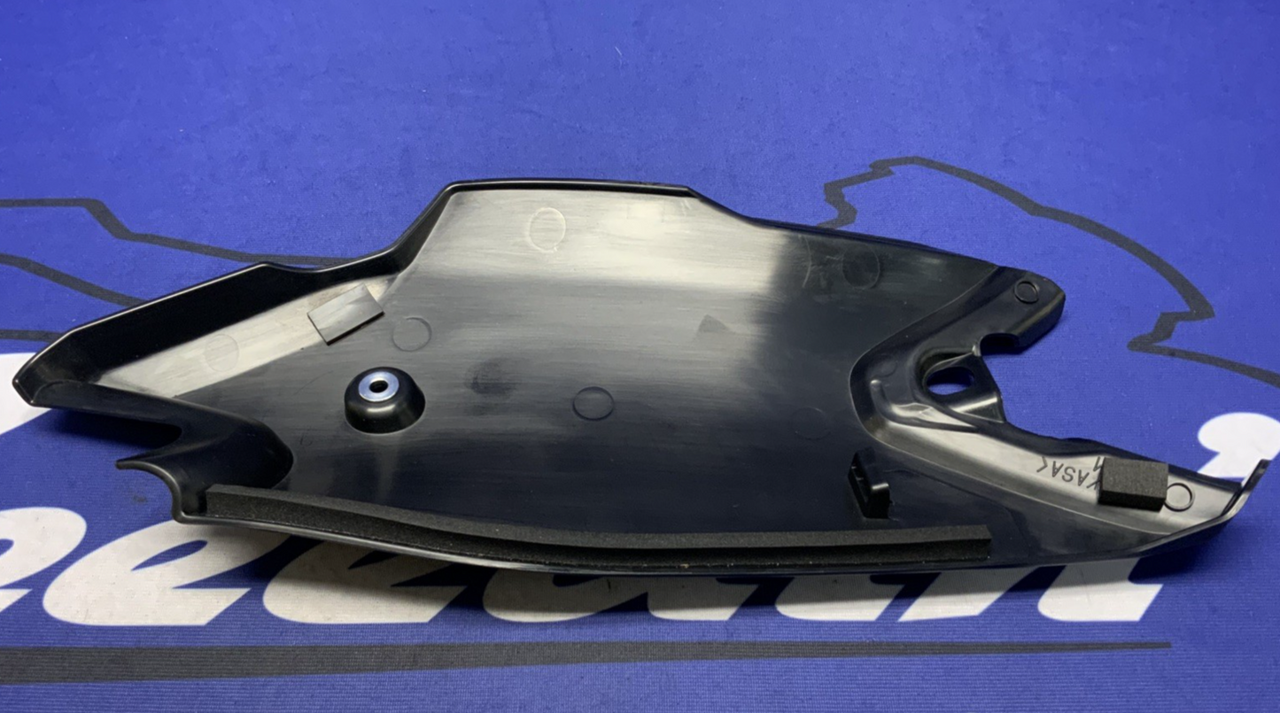 Yamaha Right Tank Cover (Black) YZF-R9 2025 OEM BKN-2171M-00-00