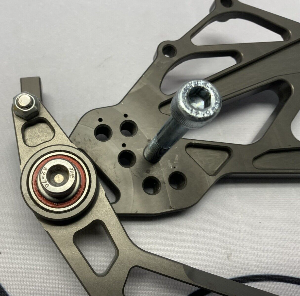 Evol Technology Right Rear Set Bracket W/ lever GSX-R1000/R 17-25 ETP-SRA-171.1