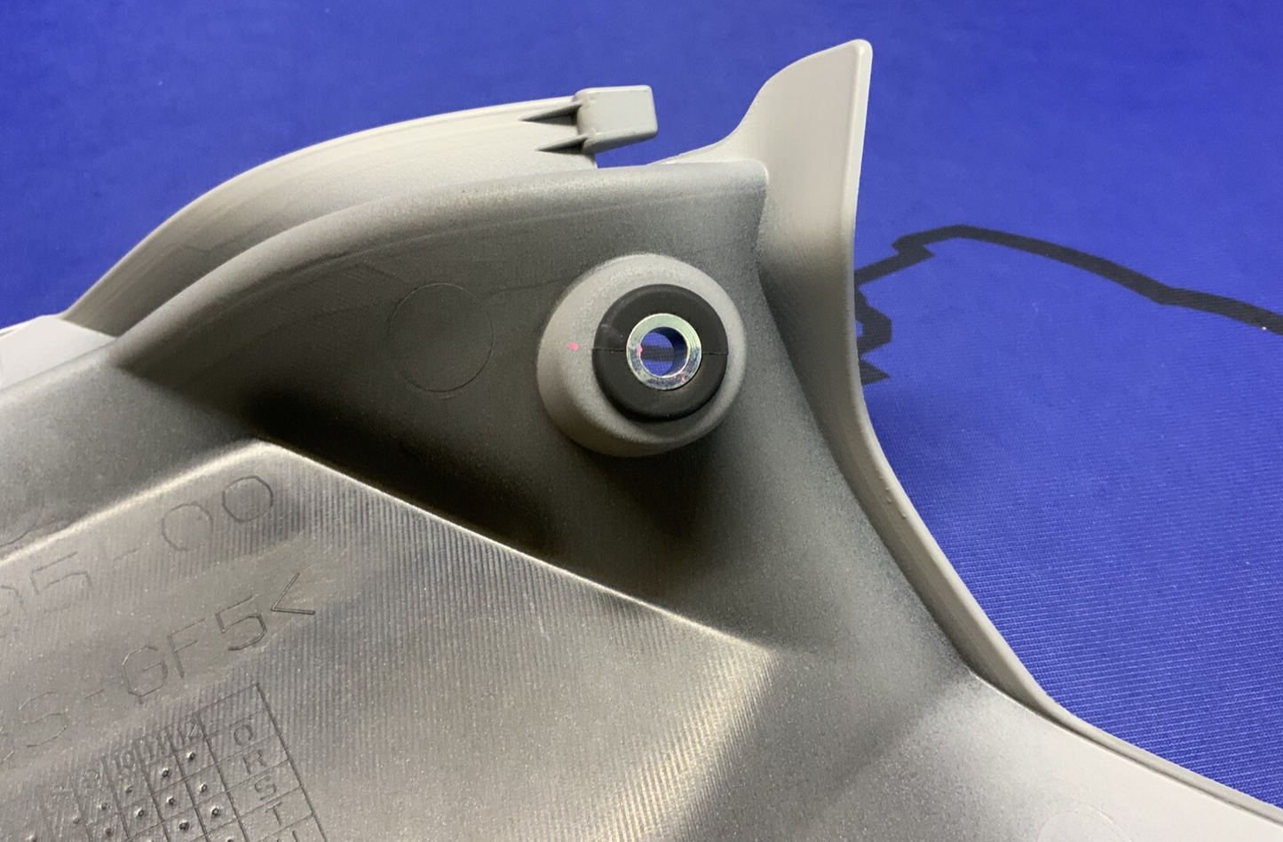 Yamaha Right Lower Fairing (Gray) YZF-R6 2017-2024 OEM BN6-28395-00-P4