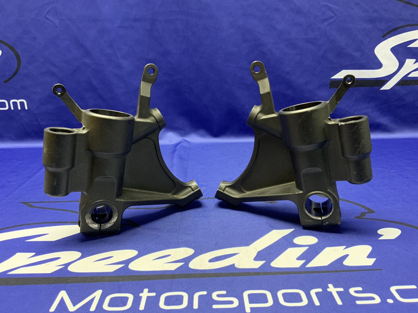 Yamaha Lower Fork Lugs YZF-R6 2016 OEM 2CX-23102-00-00, 2CX-23103-00-00