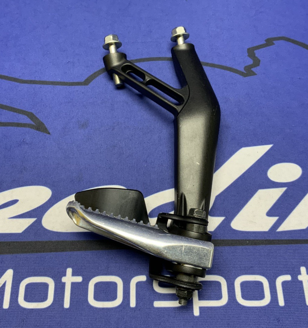 Yamaha Right Passenger Foot Rest YZF-R7 2022-2025 OEM 2CR-2742L-01-00