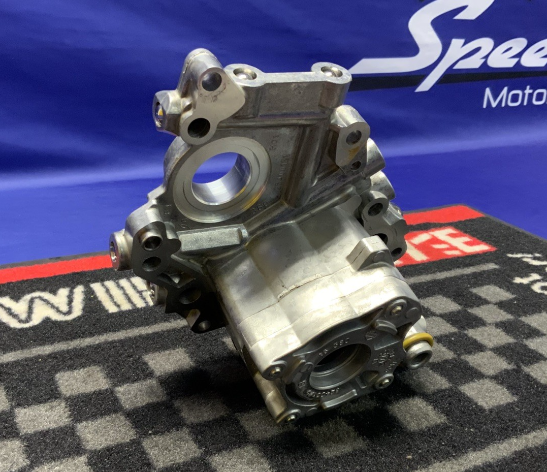 H-D Cam Shaft Support Plate W/ Oil Pump Assy Ultra Limited 2018-24 OEM 25400133