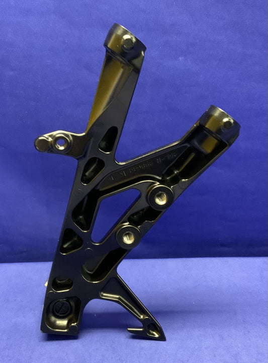 Suzuki Right Pillion Foot Rest GSX-8R 2024-2026 OEM 43811-25L00-3