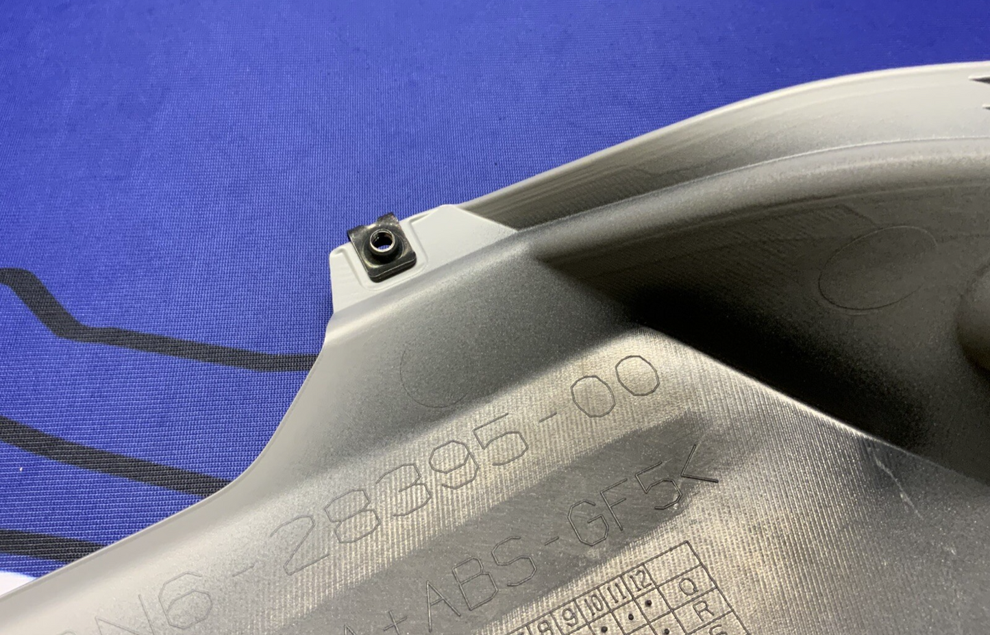 Yamaha Right Lower Fairing (Gray) YZF-R6 2017-2024 OEM BN6-28395-00-P4