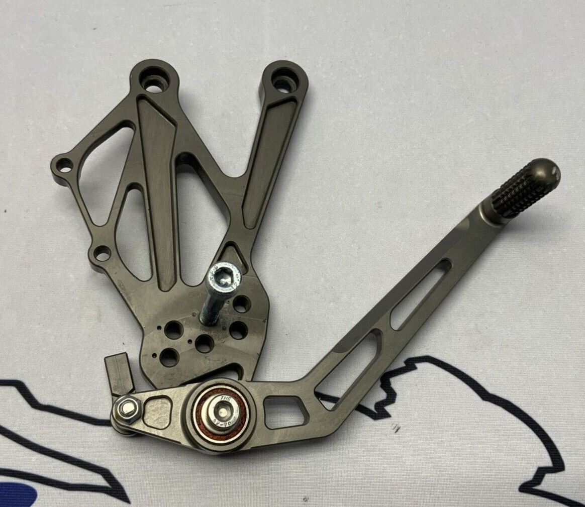 Evol Technology Right Rear Set Bracket W/ lever GSX-R1000/R 17-25 ETP-SRA-171.1