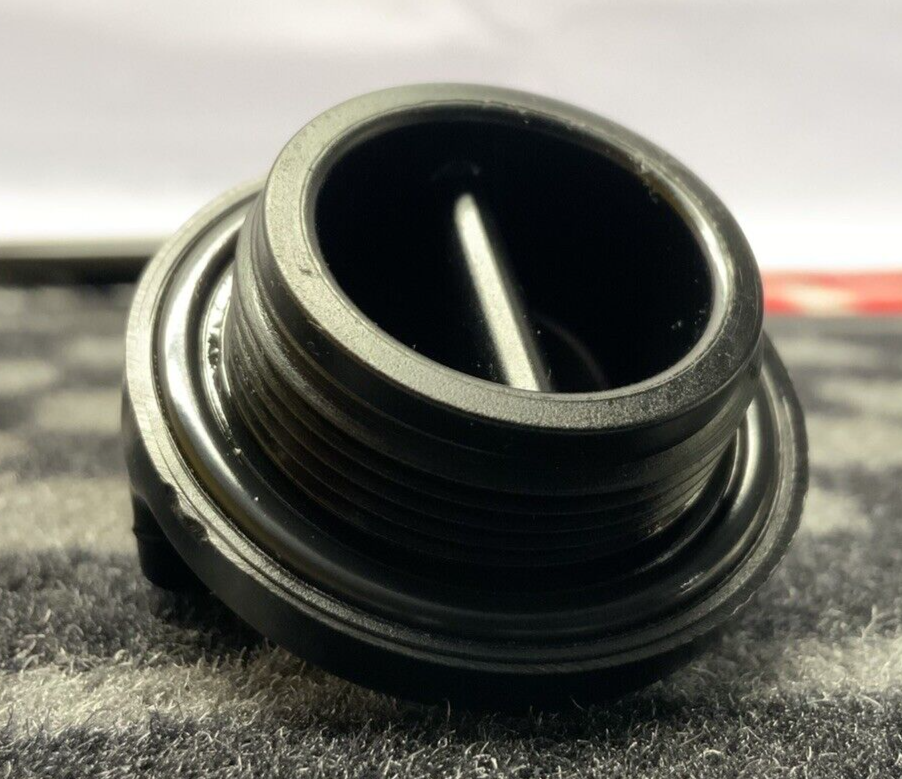 Kawasaki Clutch Cover W/ Plug ZX-6R 2013-2022 OEM 14032-0572