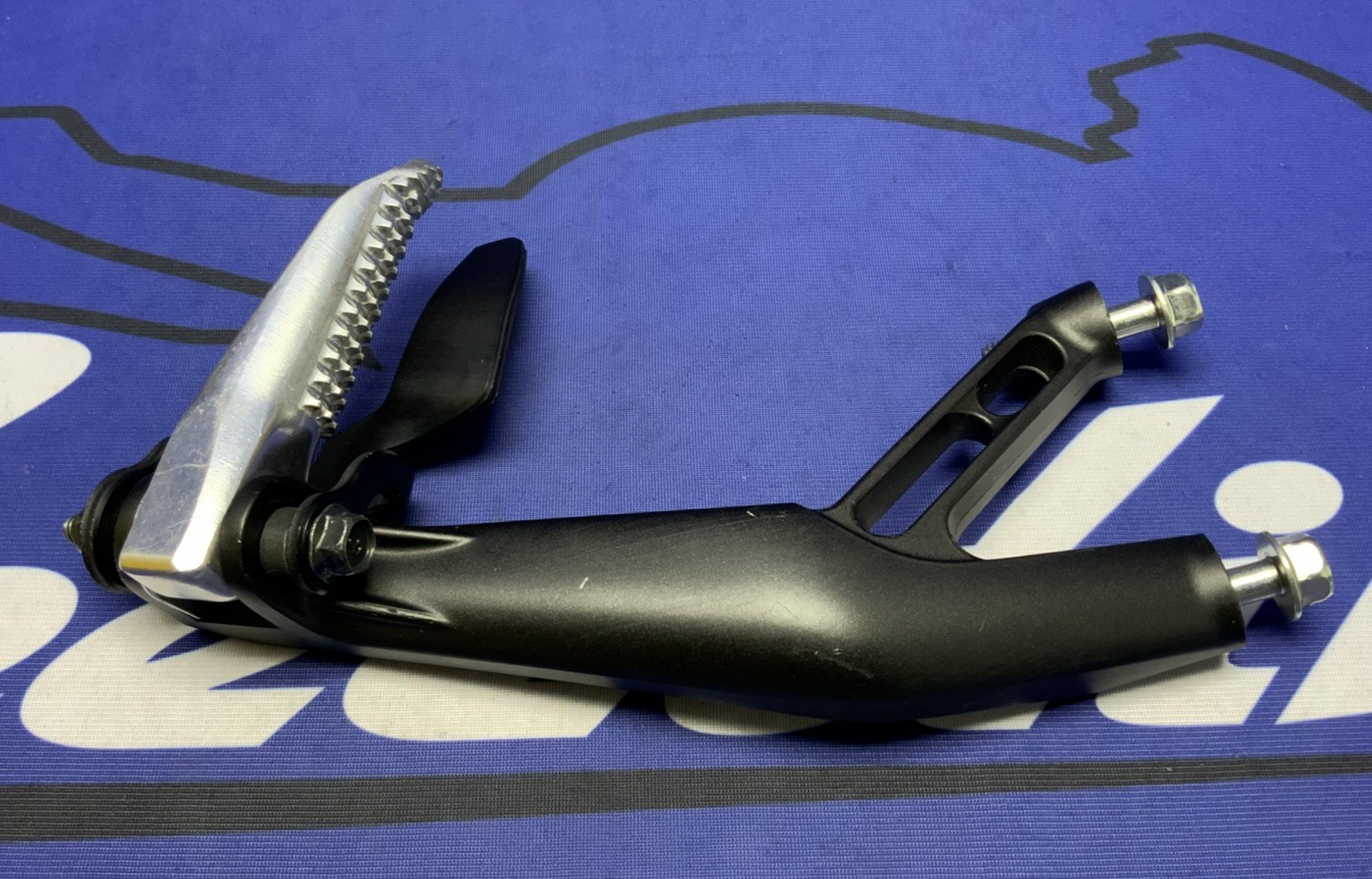 Yamaha Right Passenger Foot Rest YZF-R7 2022-2025 OEM 2CR-2742L-01-00