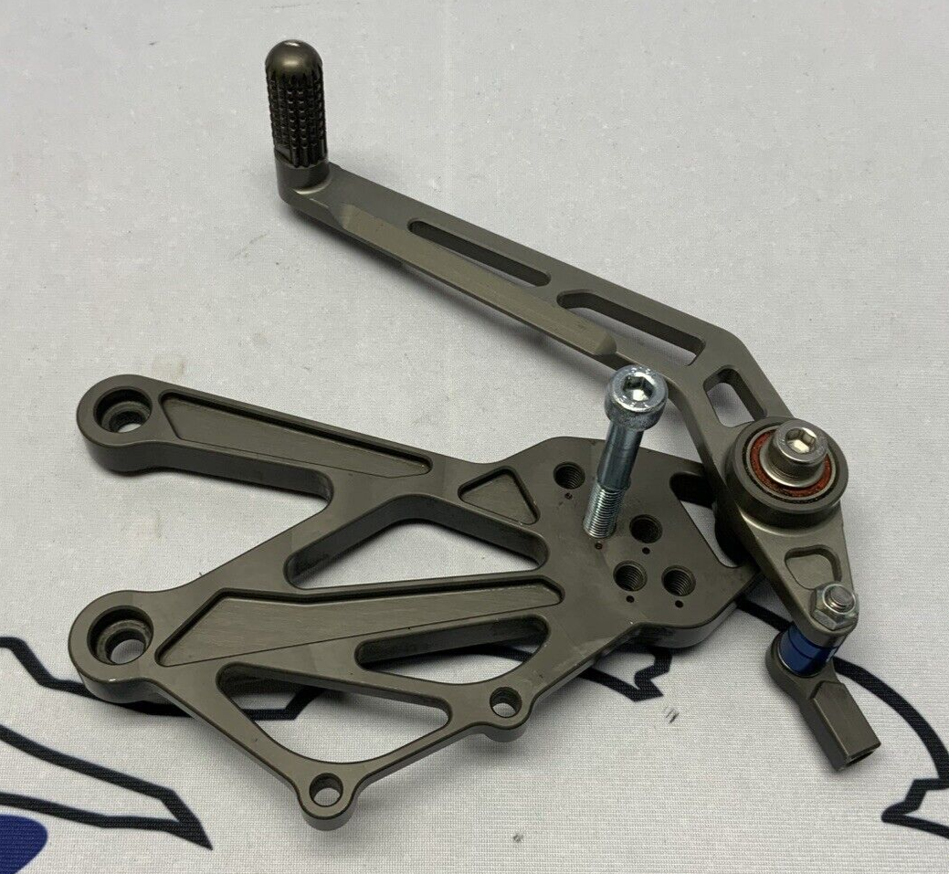 Evol Technology Right Rear Set Bracket W/ lever GSX-R1000/R 17-25 ETP-SRA-171.1