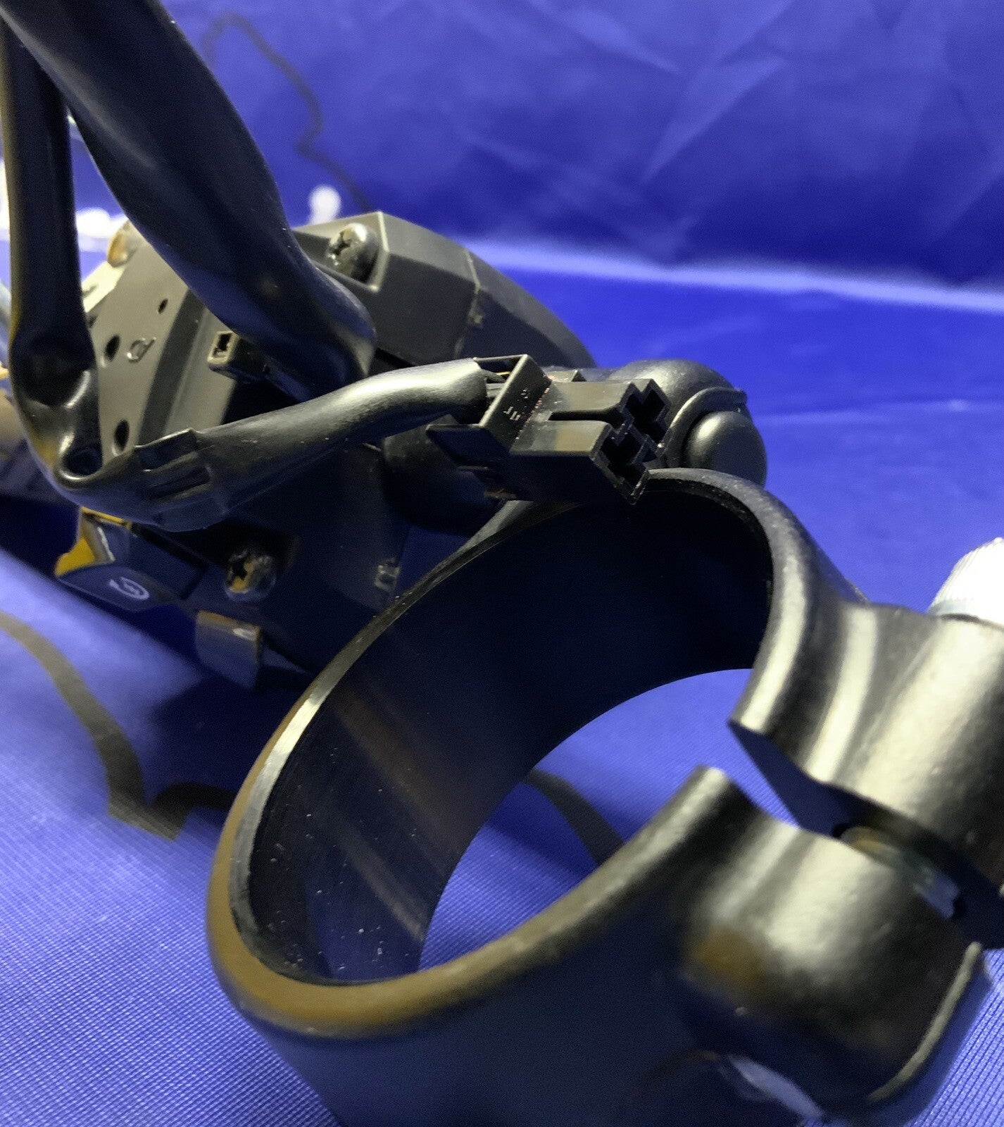Suzuki Right Handlebar Assy W/Switches GSXR-600/750,2011-2024 OEM 37200-47H30