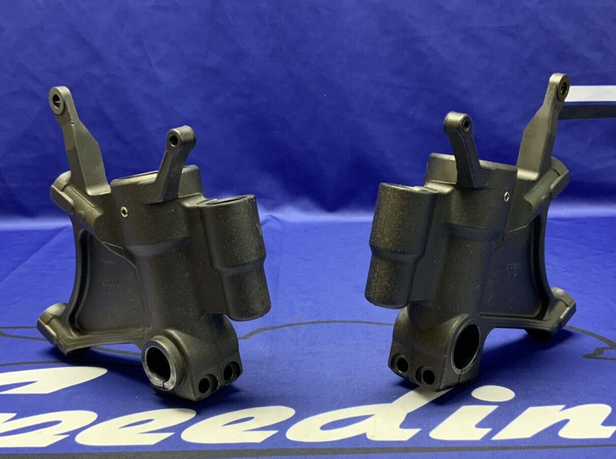 Yamaha Lower Fork Lugs YZF-R6 2016 OEM 2CX-23102-00-00, 2CX-23103-00-00