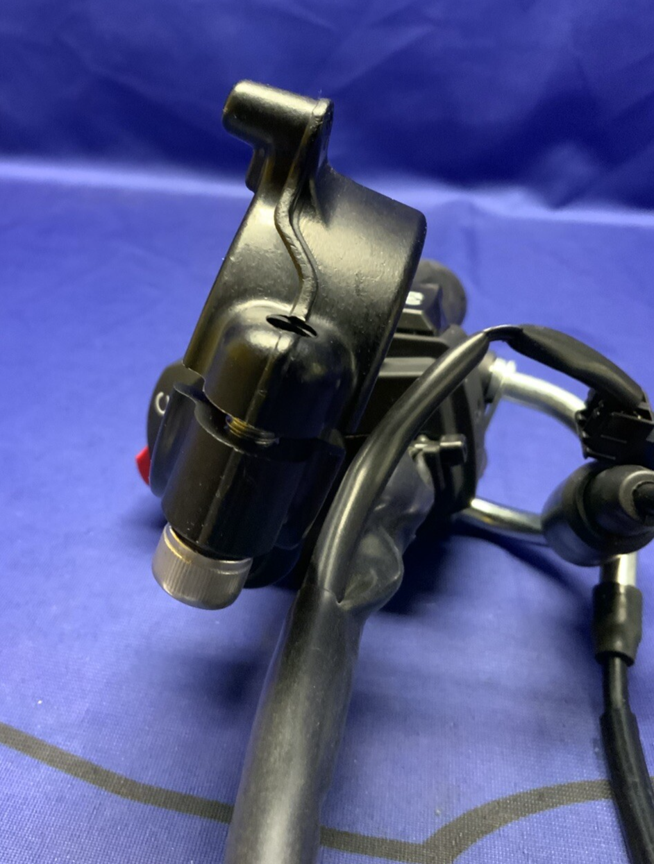 Suzuki Right Handlebar Assy W/Switches GSXR-600/750,2011-2024 OEM 37200-47H30