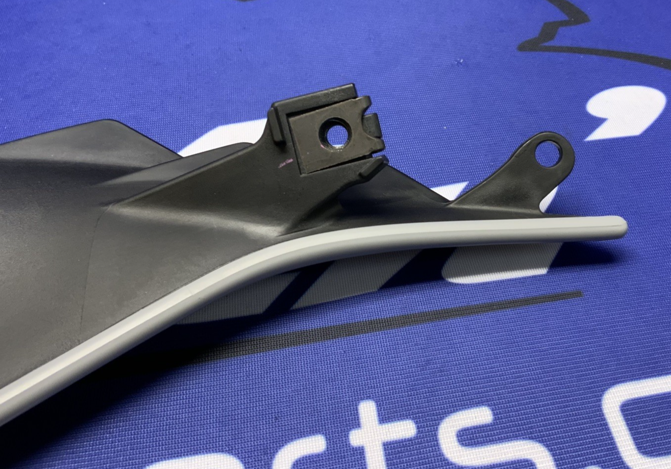 Yamaha Right Tail Fairing (Gray & Blue) YZF-R6 2017-2024 OEM BN6-W2172-50-P5