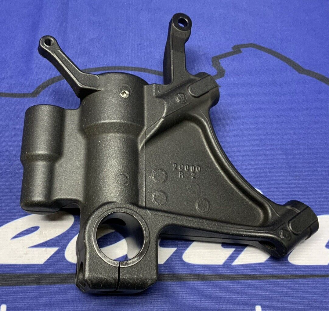 Yamaha Lower Fork Lugs YZF-R6 2016 OEM 2CX-23102-00-00, 2CX-23103-00-00