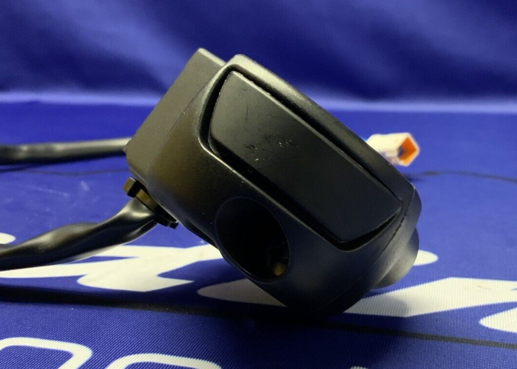 MV Agusta Right Handlebar Switch Assembly F3R/RR 2021-2023 OEM 8000C6399