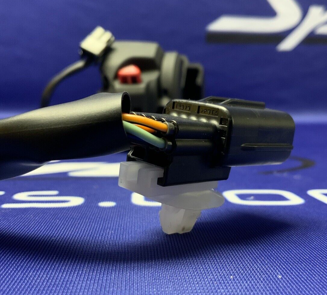 Suzuki Right Handle Bar Switch Assembly GSX-R1000/R 2020-2025 OEM 37200-17KA0