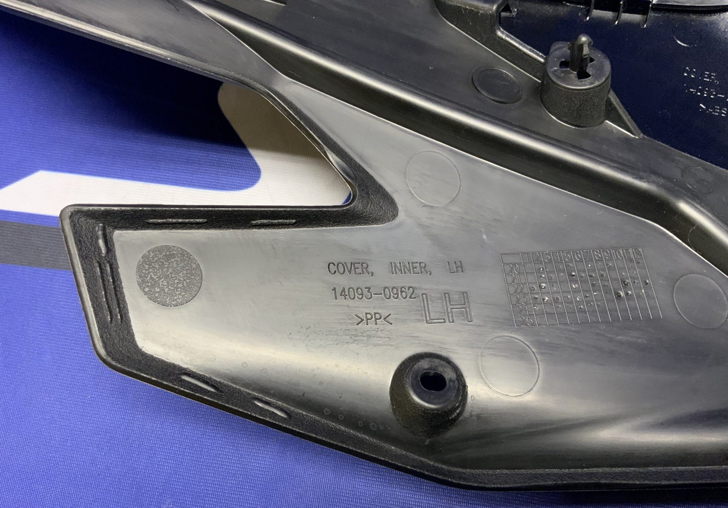Kawasaki Left Tank Fairing (KRT) ZX-4R/RR 2023-25 OEM 14093-0961-H8