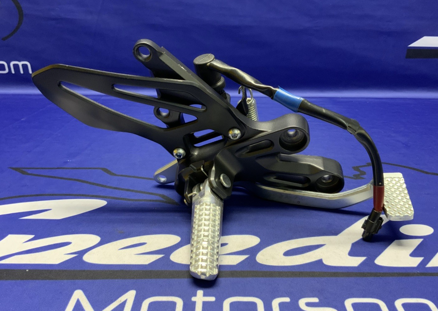 Yamaha Right Rear Set YZF-R7 2022-2025 OEM BEB-27443-00-00