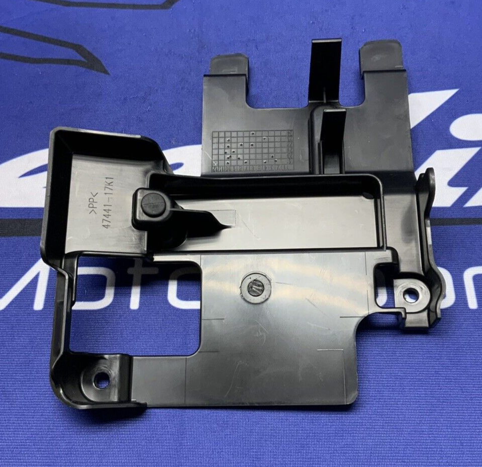 Suzuki Rear Fender & ECU Holder GSXR-1000/R 2017-2025 OEM 63111-17K00