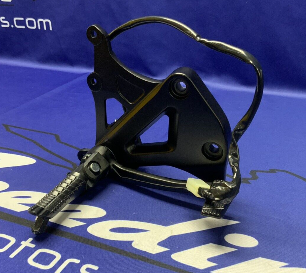 Suzuki Right Rear Set W/ Brake lever & Switch GSXR-1000R 2017-25 OEM 43511-17K00