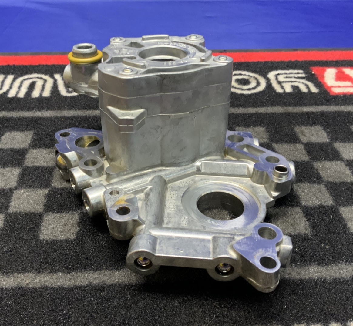 H-D Cam Shaft Support Plate W/ Oil Pump Assy Ultra Limited 2018-24 OEM 25400133