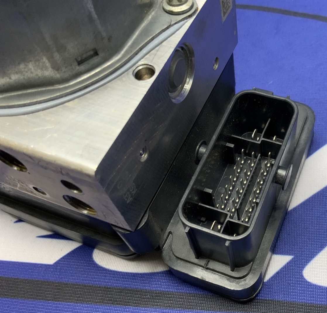 Yamaha ABS Pump Module Unit YZF-R1/S/M 2015-2019 OEM 2CR-85930-09-00