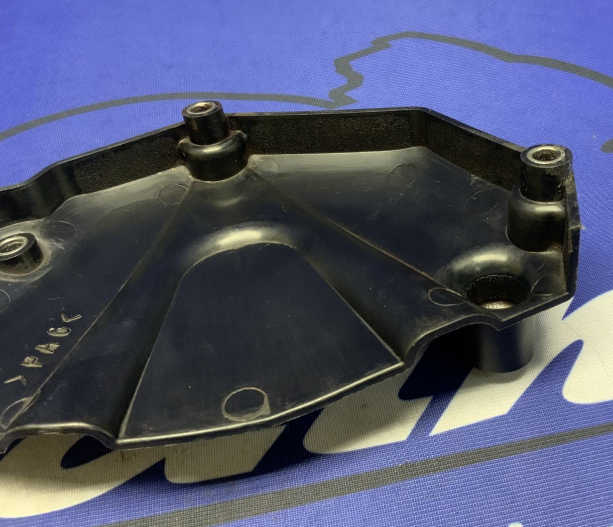 Yamaha Chain Cover YZF-R6 2006-2024 OEM 2C0-15418-00-00