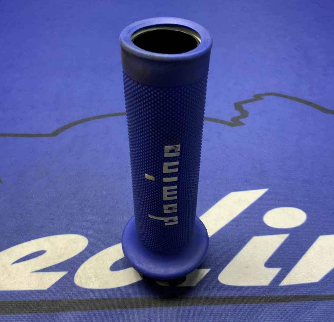 Domino XM2 Throttle Tube W/ Grip (Blue)