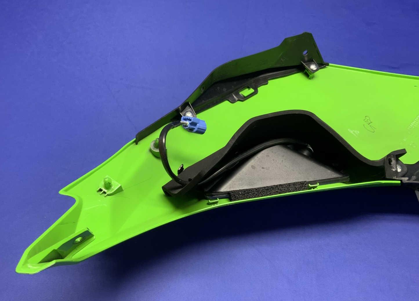 Kawasaki Right Complete Fairing W/ Turn Signal ZX-4R/RR 23-25 OEM 55061-5228-777