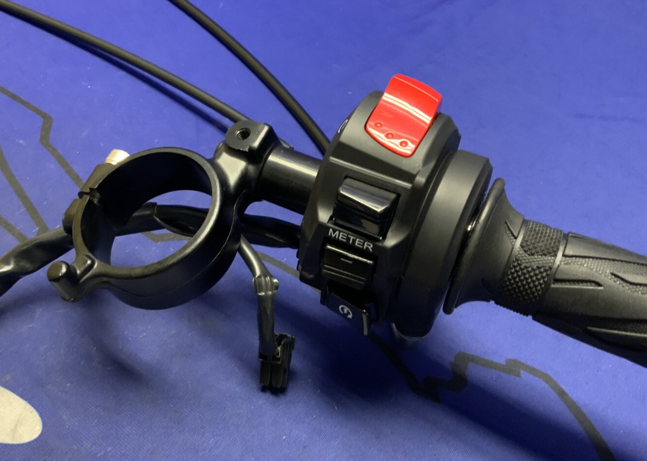 Suzuki Right Handlebar Assy W/Switches GSXR-600/750,2011-2024 OEM 37200-47H30