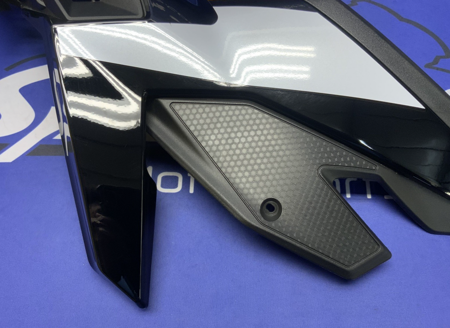Kawasaki Left Tank Fairing (KRT) ZX-4R/RR 2023-25 OEM 14093-0961-H8